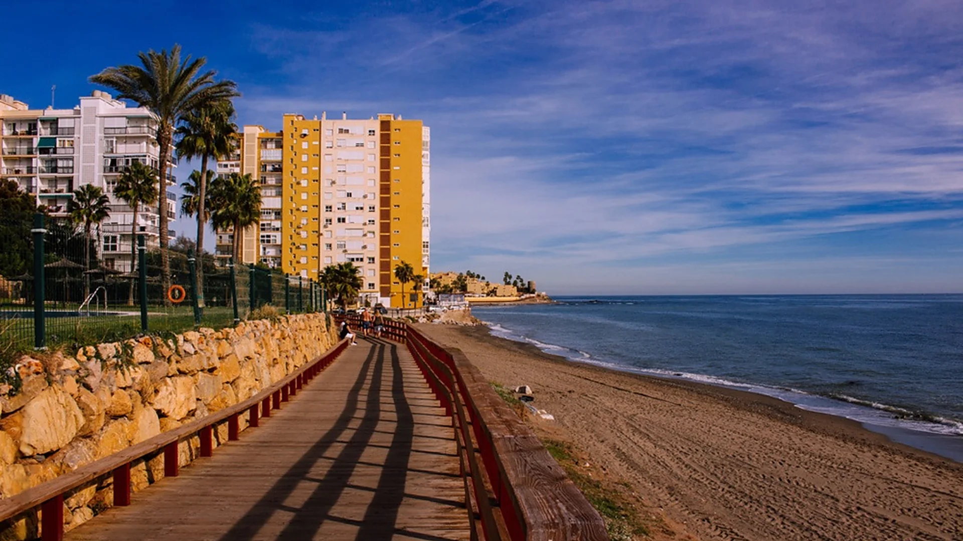 La Cala de Mijas vs Calahonda: Which Should You Buy In?